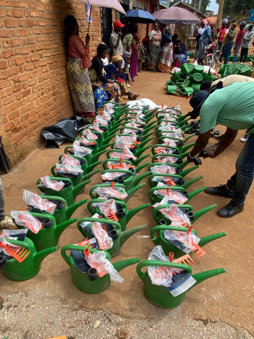 DISTRIBUTION DE KIT DES OUTILS ARATOIRES AU BENEFICIAIRES DU PROJET CDFM2519 FH-RDC, NRC- CRAE.